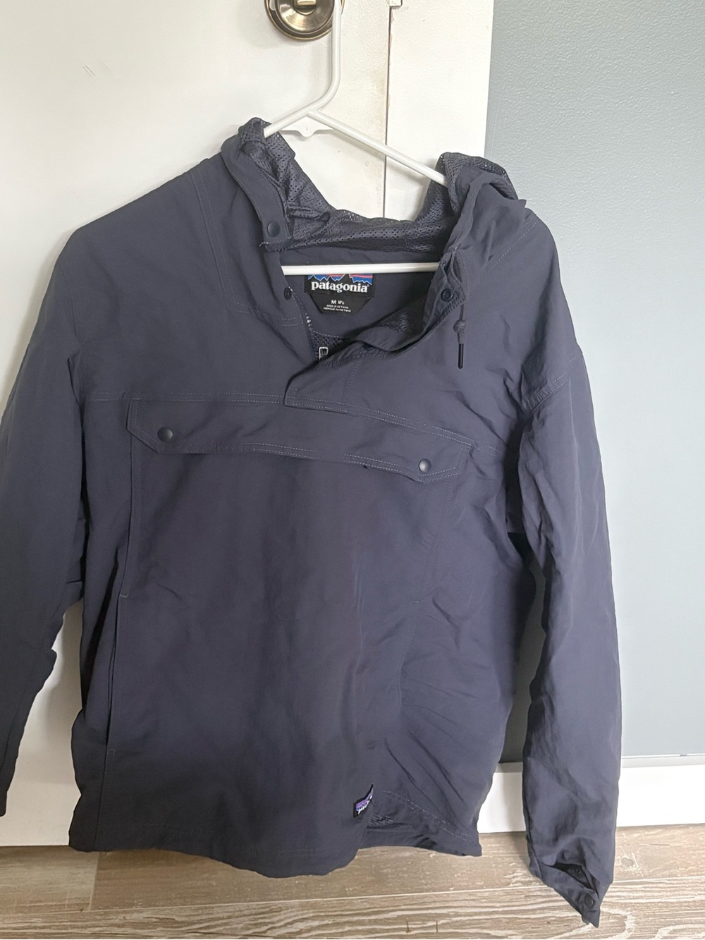 Patagonia Men's Dark Navy Hooded Windbreaker Pullover